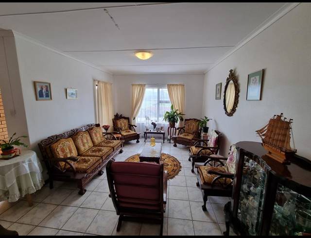 3 BEDROOM HOUSE FOR SALE IN FRAAIUITSIG